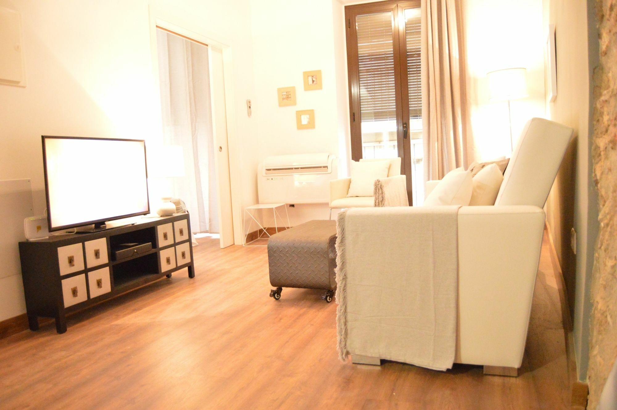 Tarragona Suites Mediona Exterior photo