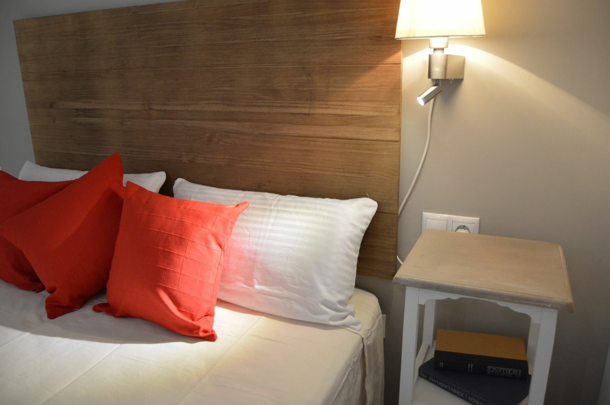 Tarragona Suites Mediona Exterior photo