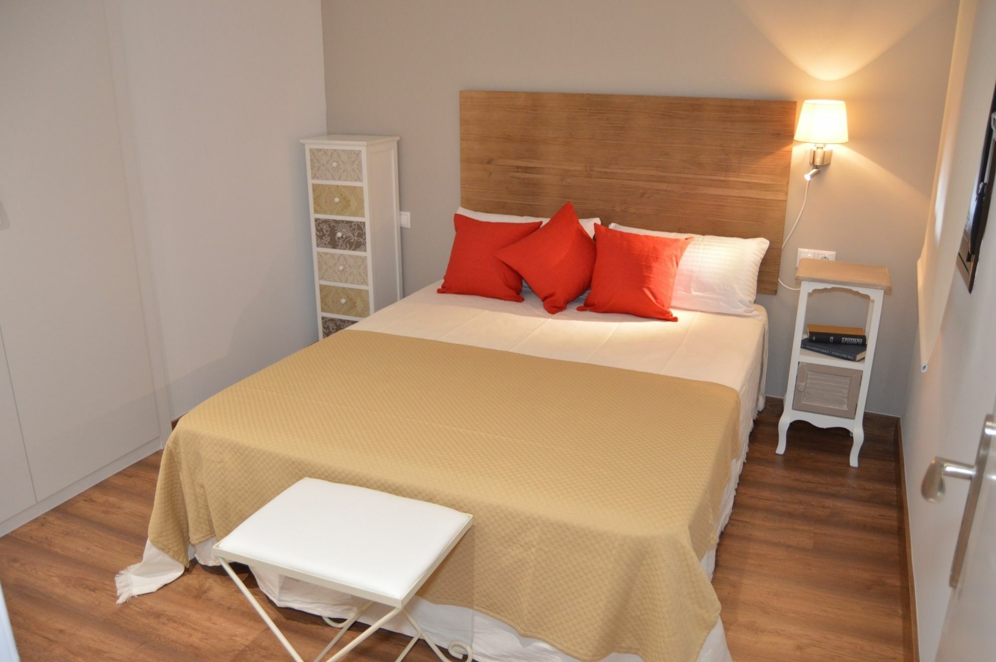 Tarragona Suites Mediona Exterior photo